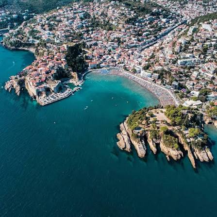 Gjoba deri në 500 euro në Ulqin për lëvizje me bikini jashtë zonave të plazhit