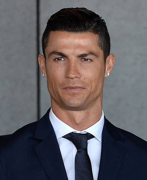 Emrat e fëmijëve në këpucët e Ronaldos, gjesti që emocionoi tifozët