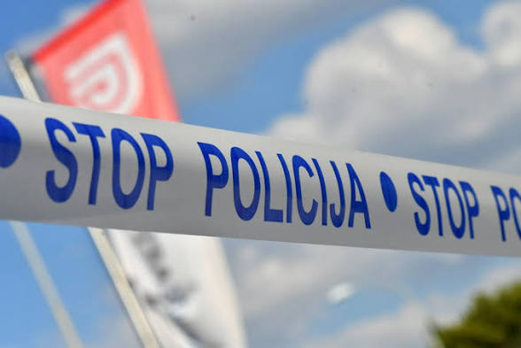 Të shtëna me armë nga një veturë në lëvizje, policia merr në pyetje tre persona të dyshuar